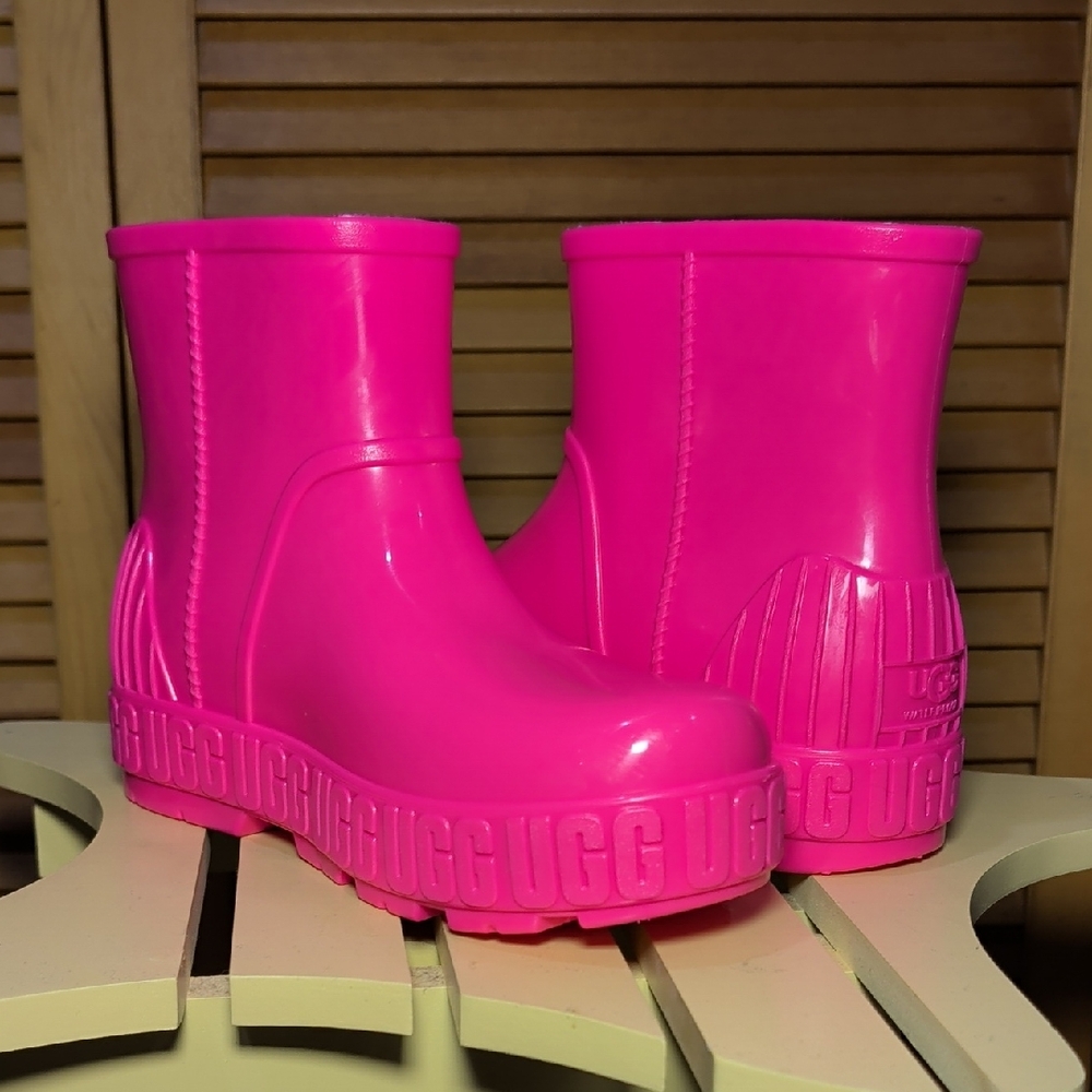 UGG Womens Bright Pink Rain Boots